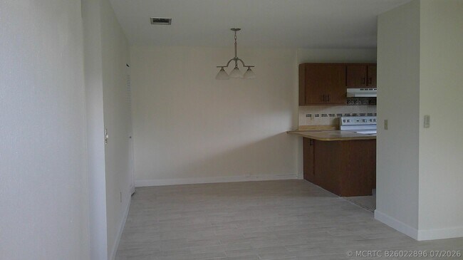 Building Photo - 1350 SE La Haven Ct