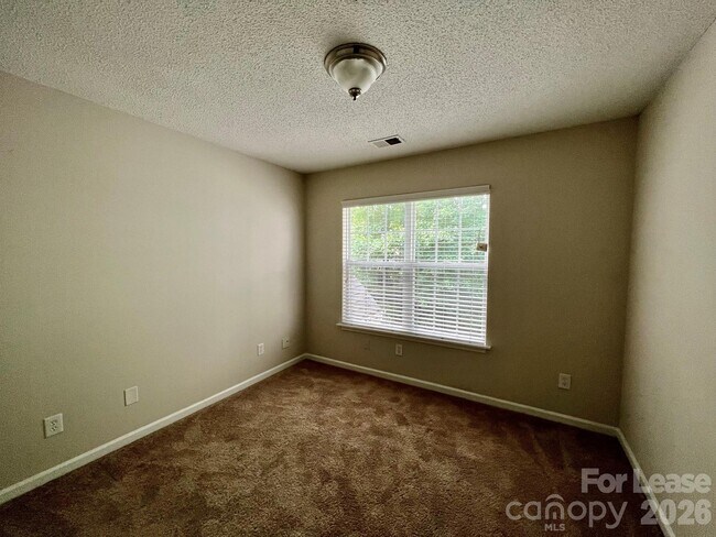 Building Photo - 8433 Southgate Commons Dr