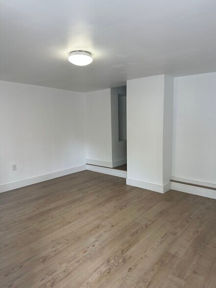 Building Photo - 29 S Perry St