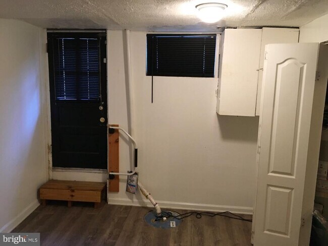 Building Photo - 2477 W Cold Spring Ln