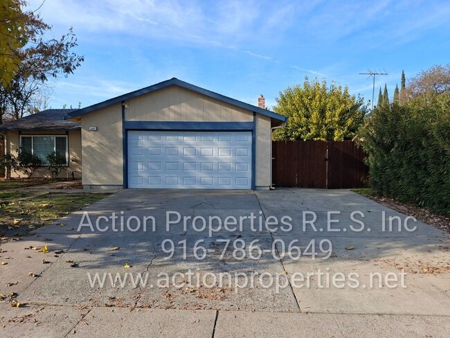 Building Photo - Antelope R.V. Parking, Single Story: Large Yard: RV Parking: 3 Bed, 2 Bath - Foothill Farms/Antelope