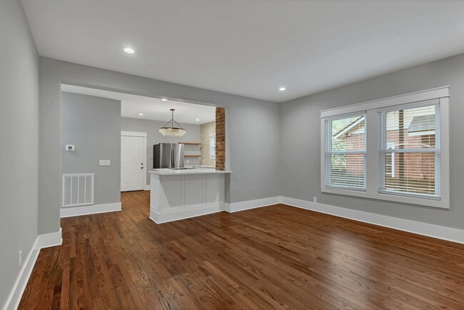 Building Photo - Total remodeled East Nashville Beauty!