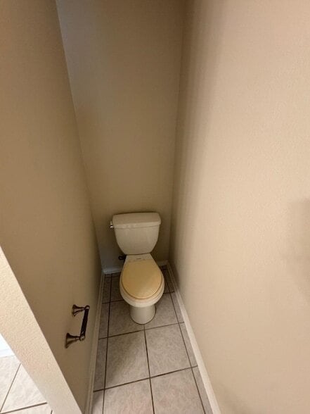 Building Photo - 9205 Lenox Dr