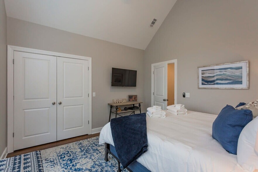 Building Photo - 814 Smiley St