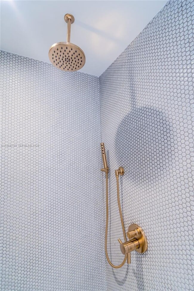 Building Photo - 2678 Tigertail Ave