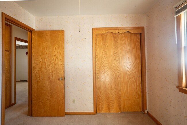 Building Photo - Charming 3 bedroom 1.5 bathroom house in SE Wichita!