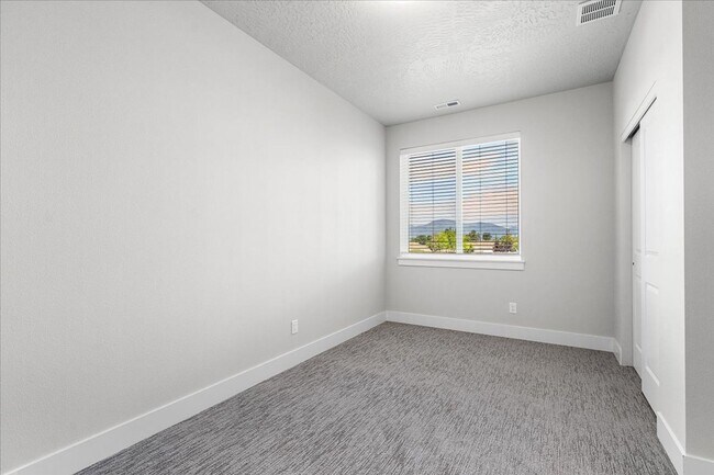 Building Photo - Perfectly designed 5-bedroom, 3-bath single family home