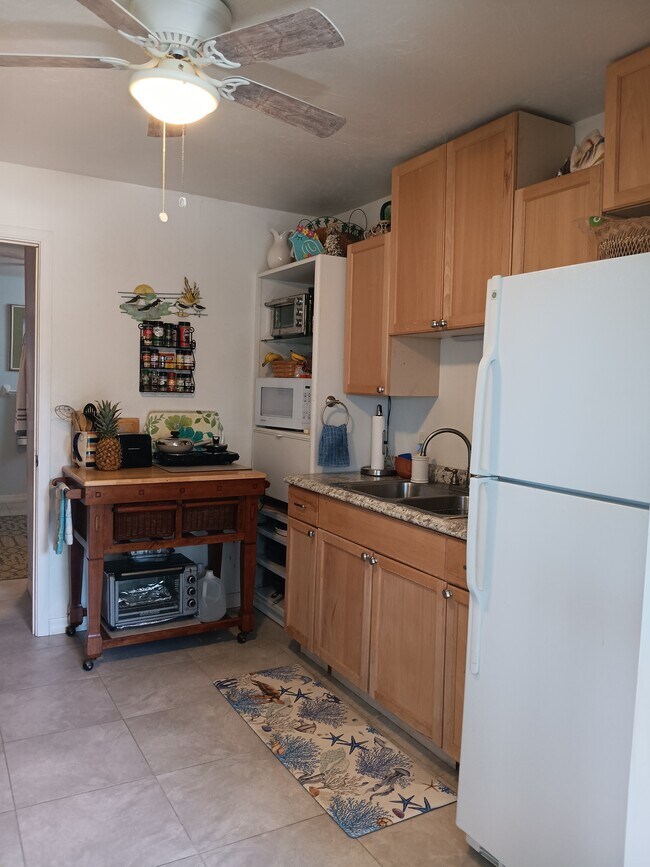Kitchen - 12890 Spencer St