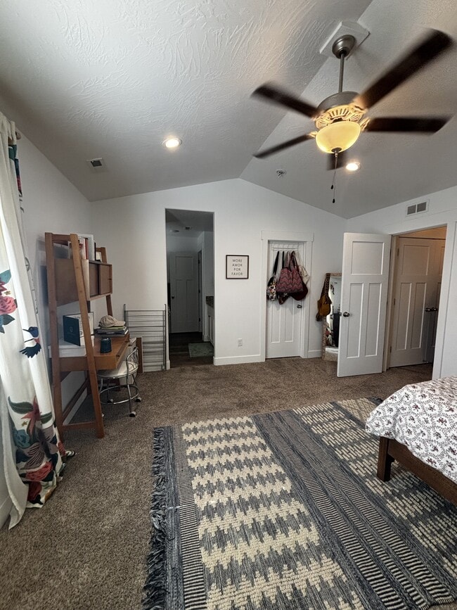Building Photo - 7538 N Cottage Ln
