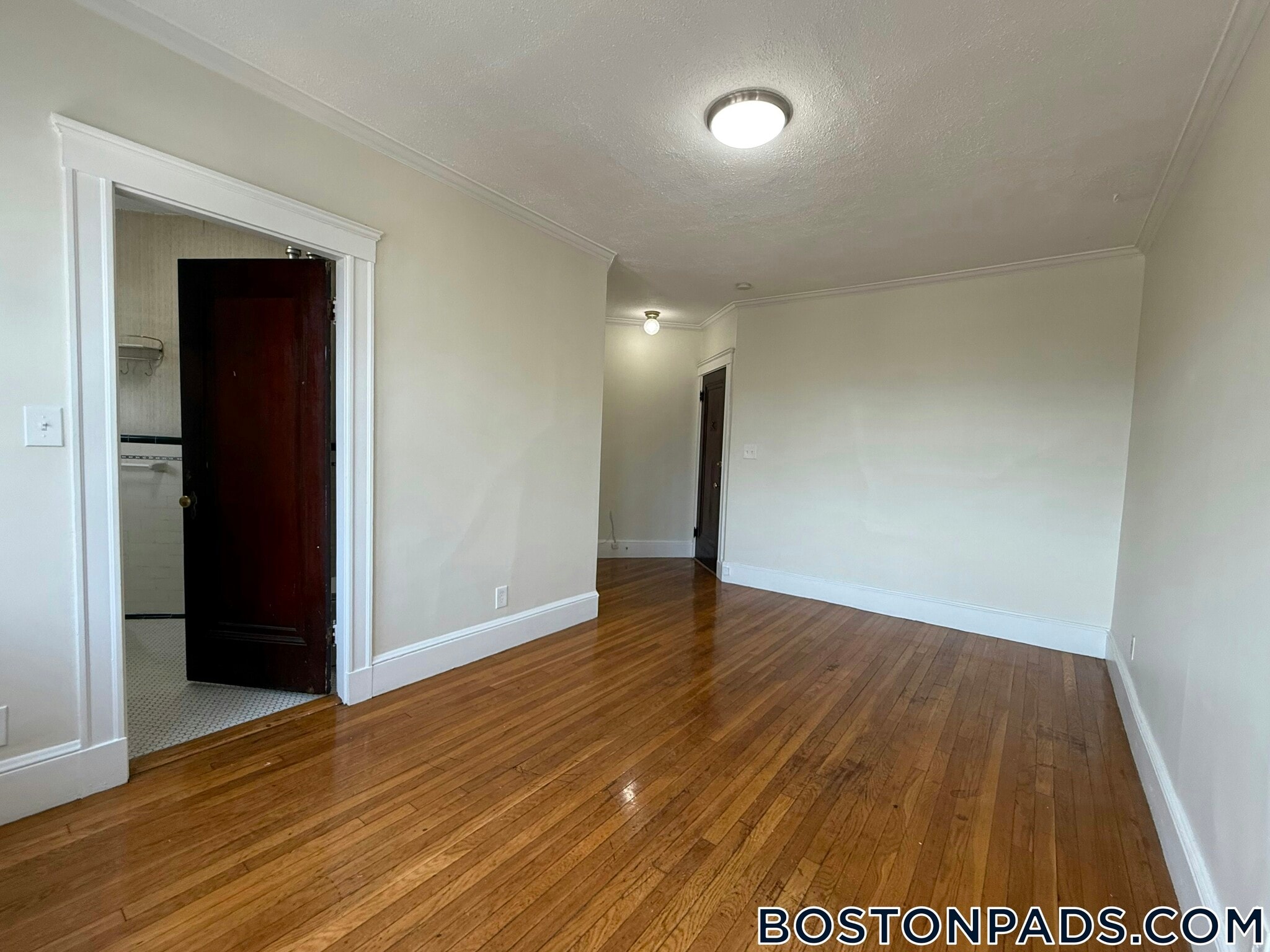 Building Photo - 53 Fellsway W