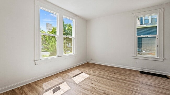 Building Photo - COMING SOON! 3 Bedroom House