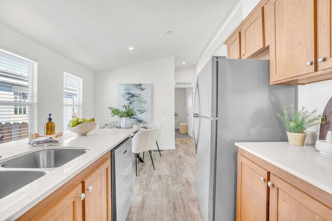 Building Photo - Newly 3 Bedroom / 2 Bathroom Home in Excel...