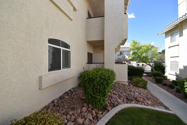 Building Photo - 3320 S Fort Apache Rd