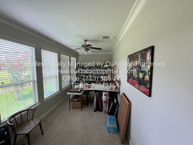 Building Photo - 2018 Royal Landing Dr