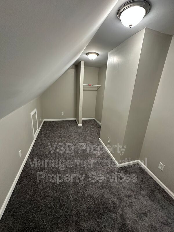 Building Photo - 10816 Grandview Ave