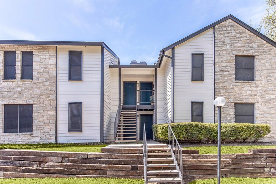 Building Photo - 2502 Babcock Rd