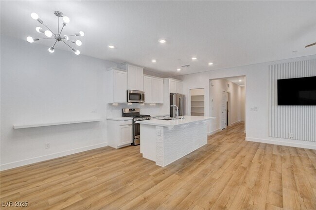 Building Photo - 237 Callen Falls Ave