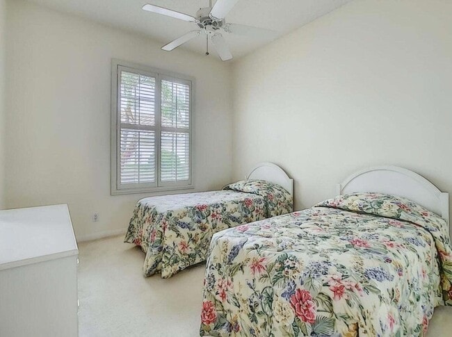 Building Photo - 8533 SE Palm Hammock Ln