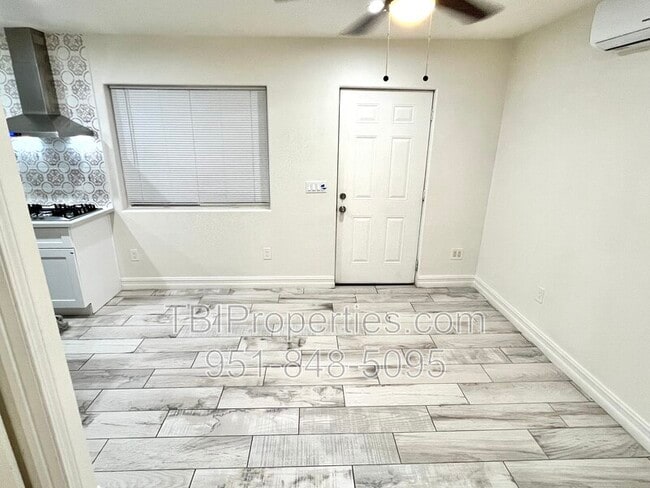 Building Photo - 5063 Pearblossom Dr