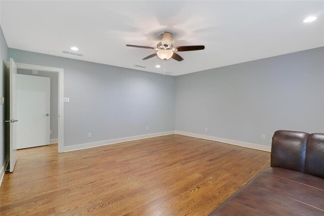 Building Photo - 3801 Laurel Ledge Ln
