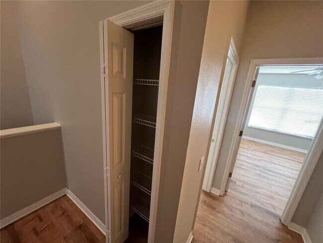 Building Photo - 676 Vallance Way NE
