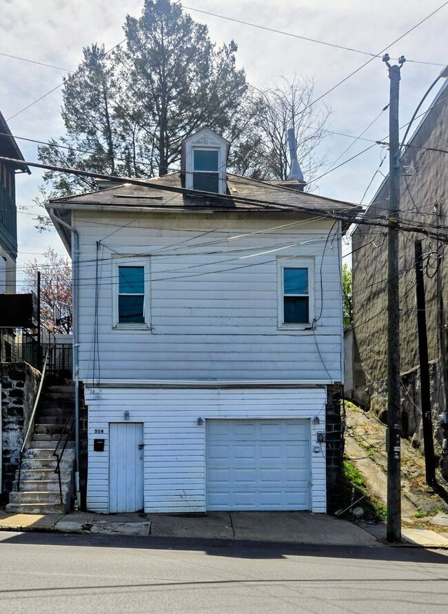 Building Photo - 514 Auburn St