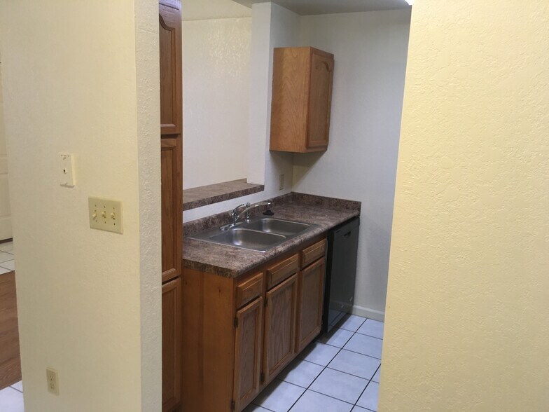 Building Photo - 2704 Wakefield Dr