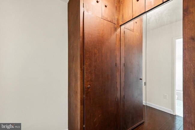 Building Photo - 1111 Arlington Blvd