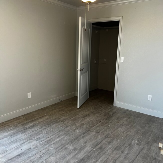 Building Photo - 9650 Elite St