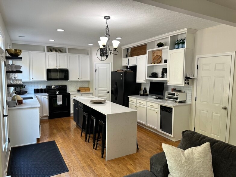 Kitchen - 218 Grant Park Dr