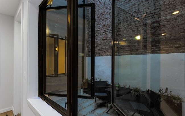 Building Photo - 2248 Ontario Rd NW