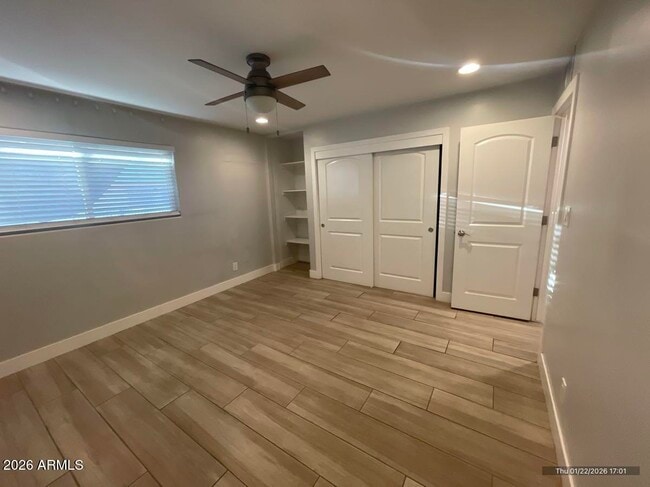 Building Photo - 4843 E Cambridge Ave