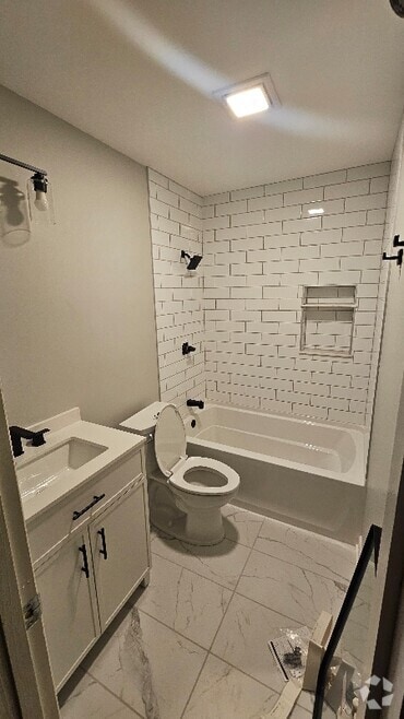 Building Photo - 118 Camelot Ct