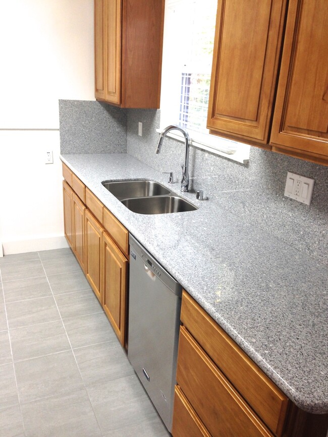 Building Photo - Top Floor remodeled kitchen and bathroom, ...