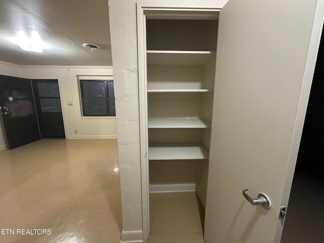 Building Photo - 706 Jay St