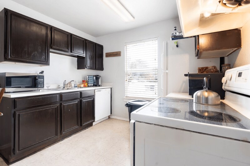 Building Photo - 1105 Horizon Dr