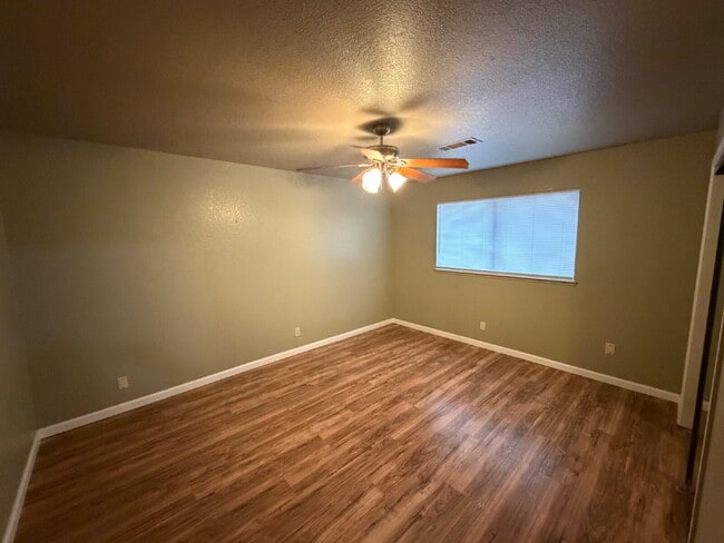 Building Photo - North Merced Near the college-Spacious 2-Bedroom Duplex Retreat: Modern Comfort with 2 Full Baths...