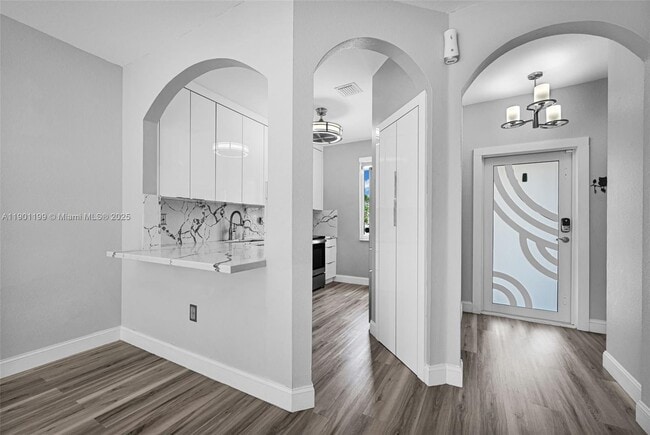 Building Photo - 640 SE 1st St