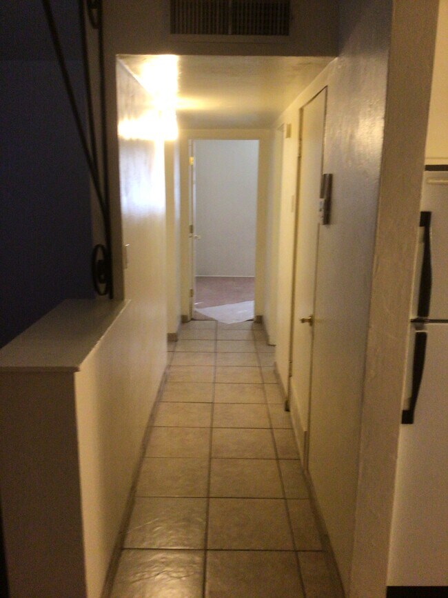 Building Photo - 4752 E 2nd St