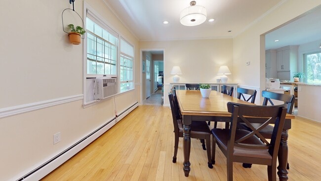 Building Photo - 118 Simsbury Dr