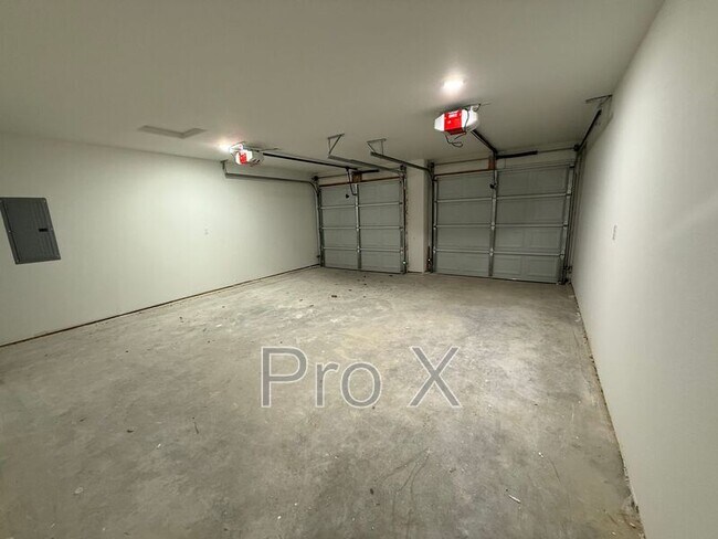 Building Photo - 121 W Lewis St