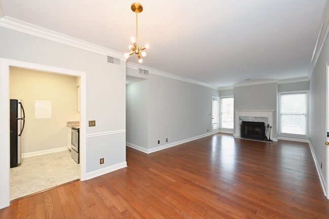 Building Photo - **UPDATED FIRST-FLOOR CONDO IN DESIRABLE P...