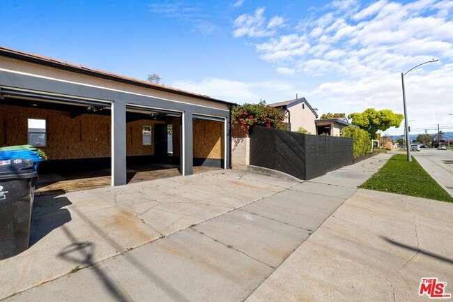Building Photo - 2400 W 74th St