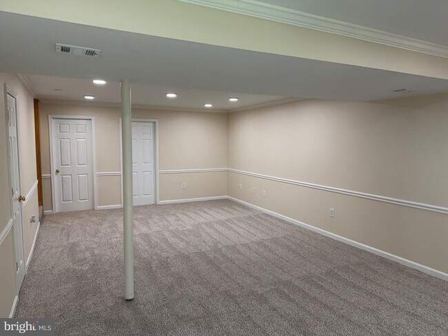 Building Photo - 359 Snyder Ln
