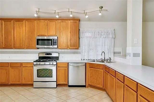 Building Photo - 3602 Bird House Dr