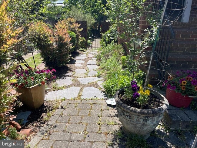 Building Photo - 19 Sunset Dr