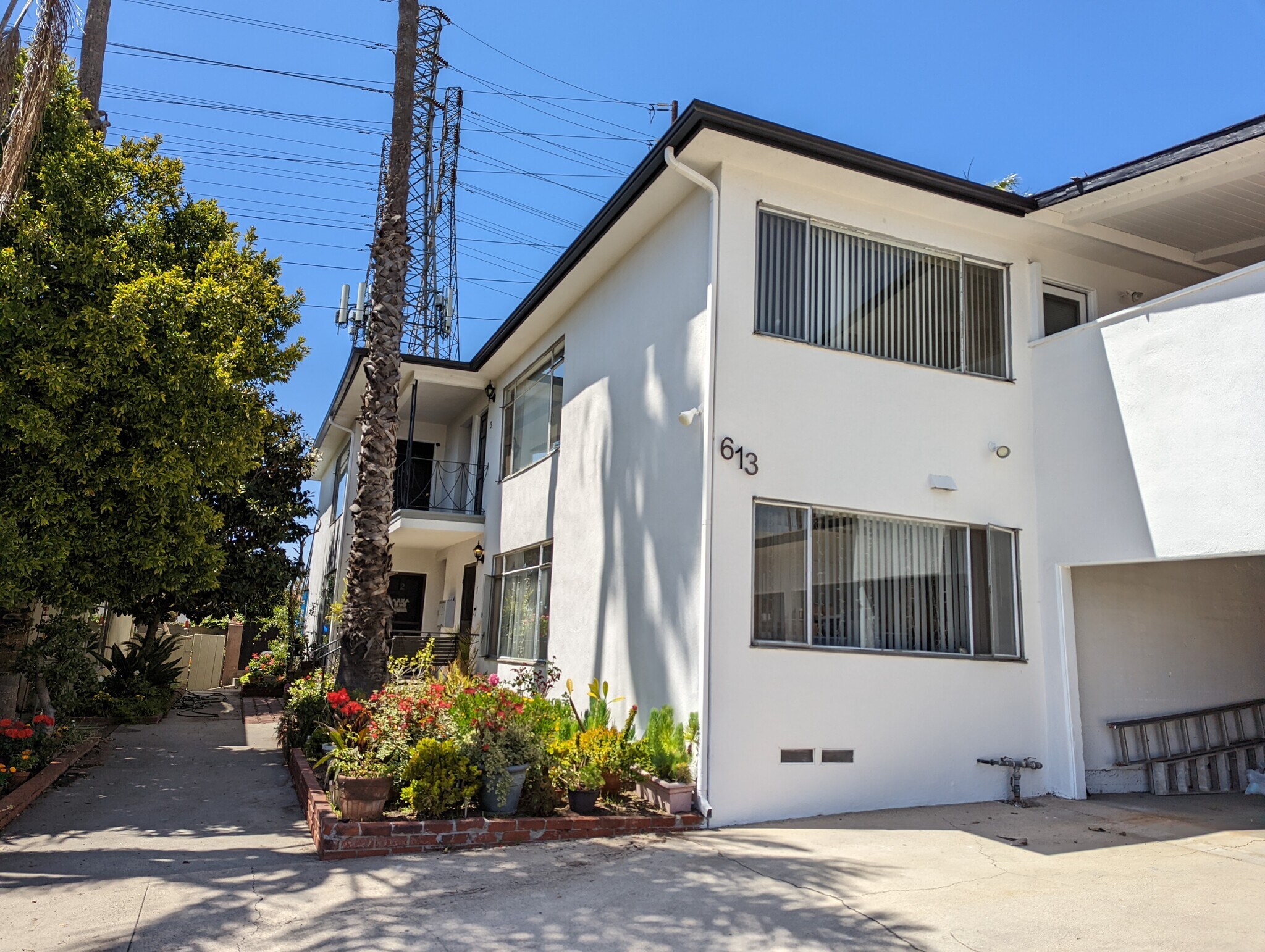 Building Photo - 613 Illinois Ct