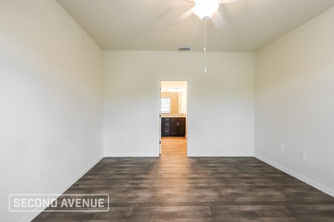 Building Photo - 1928 Nabatoff St