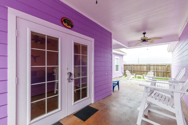 Building Photo - 14521 E Cabana St