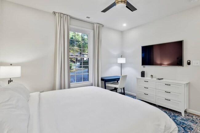 Building Photo - 193 Scarlet Oak Dr